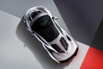 Chevrolet ha rediseñado el interior del Corvette 2026 con más pantallas y menos botones