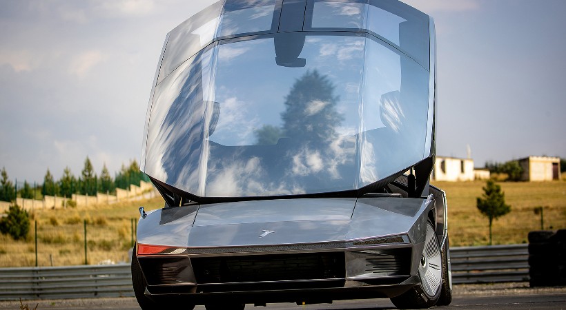 Su techo tipo cúpula se abre hacia el frente. Foto: Giugiaro