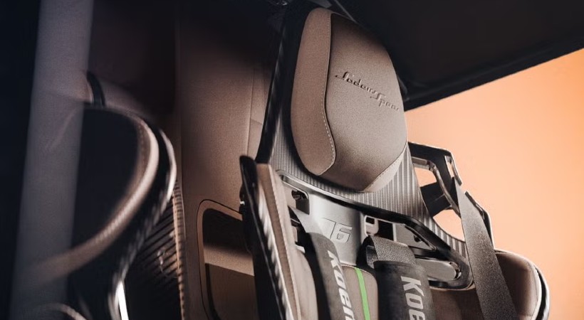 La consola central y los asientos adoptan un estilo funcional, aunque no sacrifica el confort. Foto: Koenigsegg