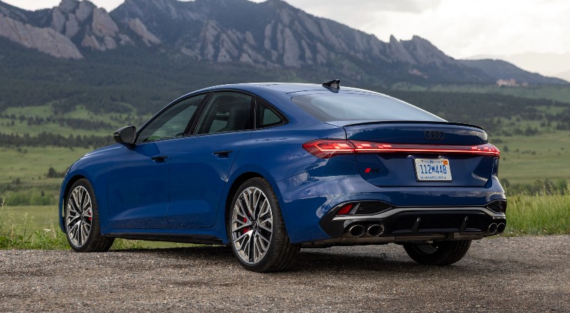 La marca de Ingolstadt ha fusionado las versiones anteriores sedán y Sportback en una única carrocería de tres cuerpos. Foto: Audi