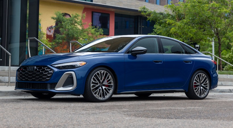 El S5 ocupa un lugar privilegiado dentro de los sedanes deportivos de nivel medio: no llega a los extremos de los modelos RS. Foto: Audi