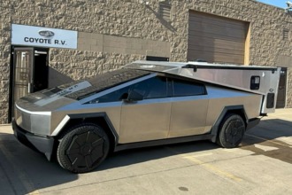 CyberPhoenix Camper: el accesorio que necesitas para convertir tu Cybertruck en un vehículo aventurero