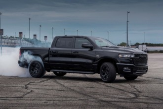 ¡Potencia sin concesiones! El motor Hemi V8 regresa a la Ram 1500 2026