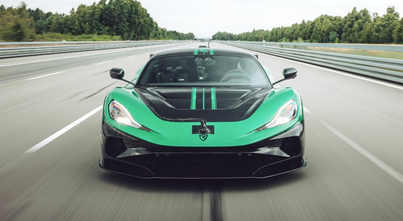 El Nevera R ha establecido un récord contundente en aceleración y frenado, cubriendo el tramo de 0 a 248 millas por hora (400 km/h) y regreso a cero en apenas 25.79 segundos. Foto: Rimac Automobili