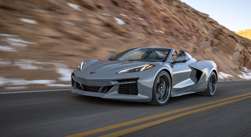 La experiencia comienza con un leve zumbido, producto del motor eléctrico que impulsa el eje delantero. Foto: Chevrolet