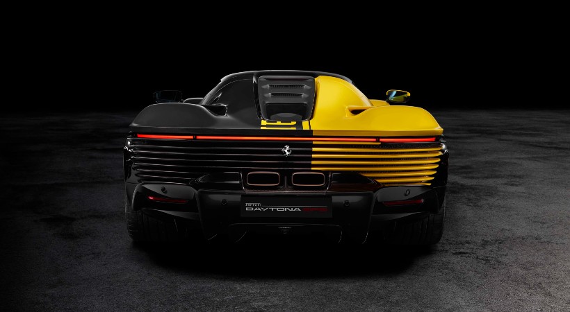 Destaca la carrocería pintada en dos tonos. Foto: Ferrari