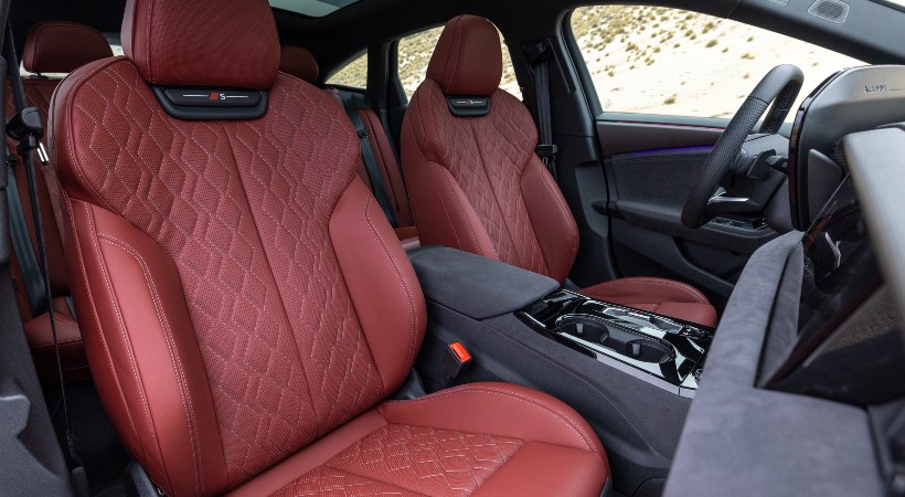 En el interior del S6, los asientos deportivos de cuero Nappa vienen en rojo o negro. Foto: Audi