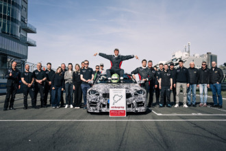 BMW M2 CS le arranca la corona al Audi RS3 en el Nürburgring