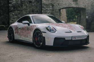 Porsche 911 GT3 Touring Lëtzebuerg, la elegancia de un león rojo al volante