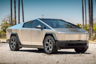 La Tesla Cybertruck estrena rines Cybrspoke, gracias a Unplugged Performance