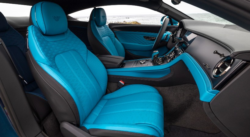 Para extender esta estética al habitáculo, Mulliner diseñó un interior con el mismo enfoque degradado. Foto: Mulliner