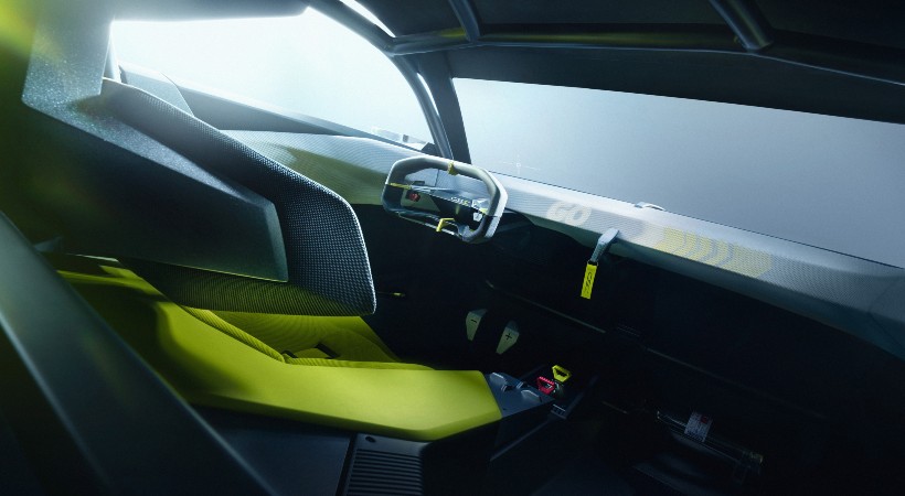 El interior está centrado en la conducción. Foto: Opel