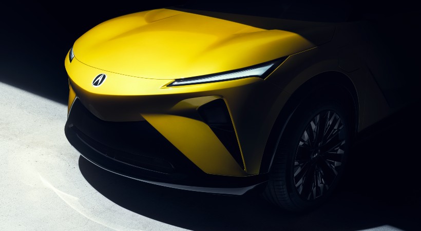 Su presencia se acentúa con pasos de rueda ensanchados y rines multibrazo de 21 pulgadas. Foto: Acura