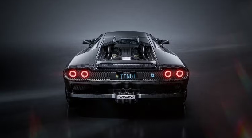 El V12 de Lamborghini, situado tras el habitáculo, cuenta con una nueva calibración electrónica que mejora la respuesta del acelerador respecto a otros modelos de la marca. Foto: Eccentrica