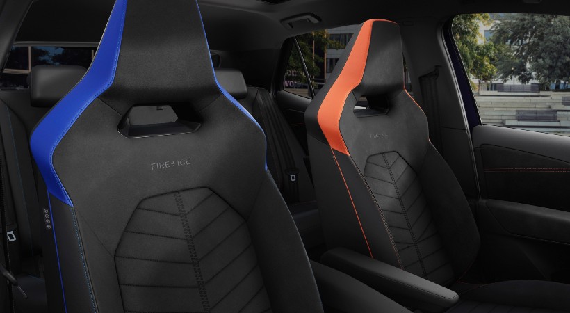 En el habitáculo, el juego entre fuego y hielo continúa con acentos en rojo Flame y azul Floxal.  Foto: Volkswagen