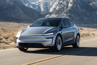 Tesla recibe una demanda por publicidad engañosa relacionada con su manejo autónomo