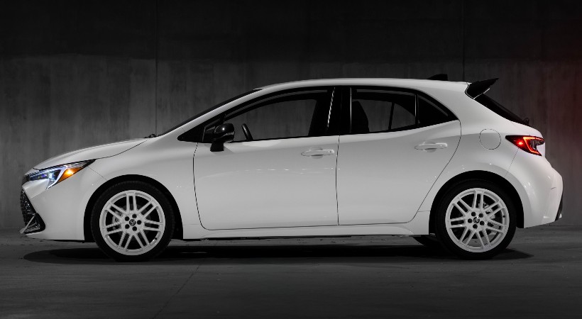 El hatchback se ofrecerá en tres versiones: SE, XSE y la nueva FX Edition, que sustituye al Nightshade. Foto: Toyota