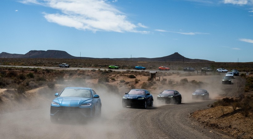 El segundo día, la caravana se adentró en más de 140 millas de sinuosos caminos del parque.  Foto: Lamborghini