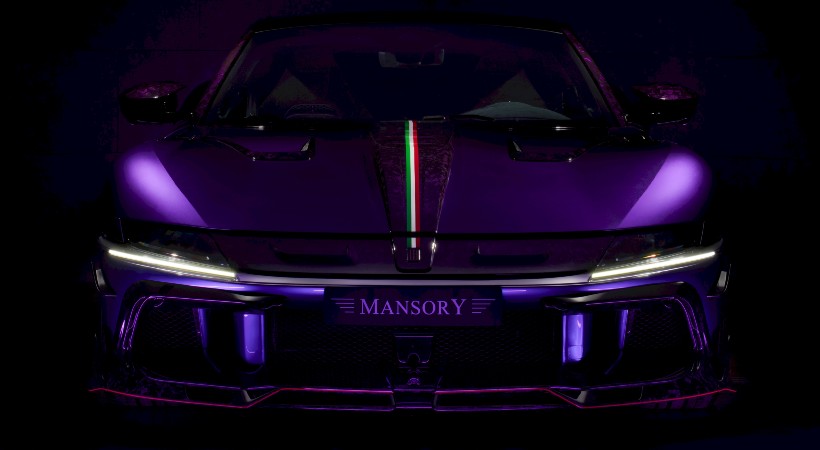 La carrocería ensanchada sustituye amplias secciones delanteras y traseras por fibra de carbono forjada de Mansory, recordando ciertos rasgos del 812. Foto: Mansory