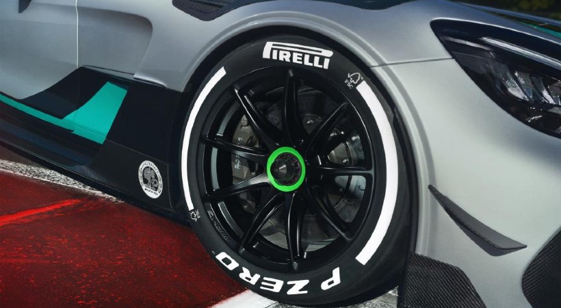 El uso de rines de magnesio de 18 pulgadas ayudó a dejar la masa total en solo 3,152 libras Foto: Mercedes-AMG