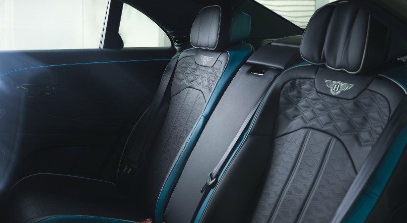 El color azul también se extiende a algunos detalles del interior. Foto: Bentley