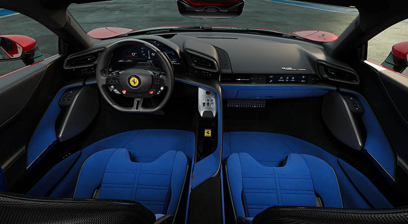 Se abandona la interfaz táctil en favor de botones físicos en el volante, mientras que el diseño del habitáculo resalta un estilo de cabina de competición. Foto: Ferrari