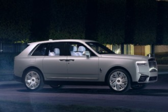 Rolls-Royce Cullinan Cosmos: Un SUV único con un cielo estrellado pintado a mano