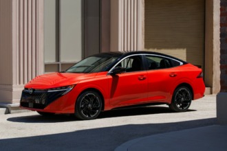 Nissan Sentra 2026: El exitoso sedán subcompacto se renueva para mantenerse en la lucha