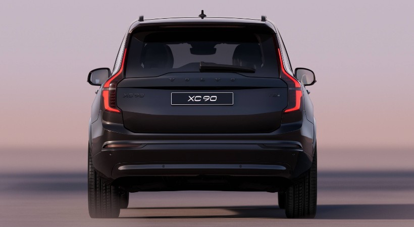 Esta variante se basa en el XC90 que recibió un lavado de cara en 2024, el cual incluyó mejoras tecnológicas y de diseño. Foto: Volvo