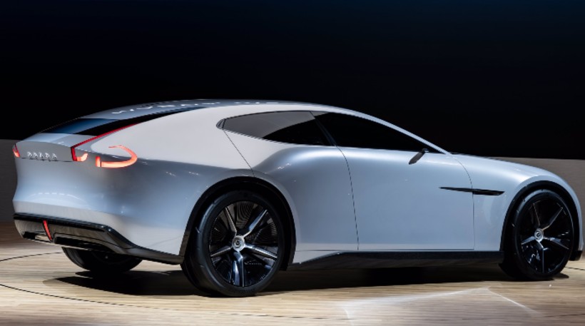 El coupé, más largo que el Mazda6 y con cuatro puertas, integra un sistema híbrido enchufable con motor rotativo de dos rotores. Foto: Mazda