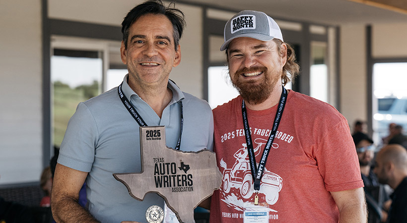 Ariel Garcia-Linares de Hyundai, recibiendo el trofeo de TAWA. HYUNDAI_Awards_008Foto: Kevin McKauley