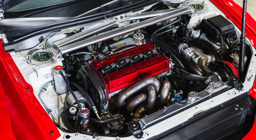 El legendario motor 4G63T de 2.0 litros turbo fue ampliado a 2.3L con kit HKS Stroker. Foto: Eneos 