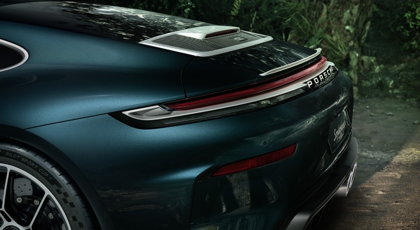 Este tono, de acuerdo con la marca, está inspirado en las múltiples tonalidades de la selva amazónica. Foto: Porsche