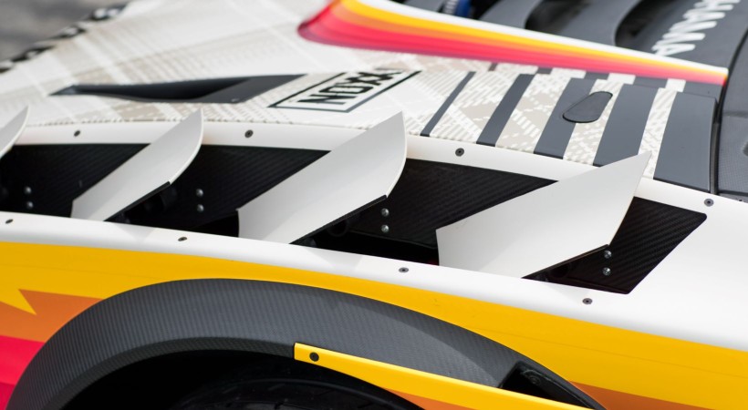 Los guardafangos delanteros integran compuertas que se mueven hacia adelante o atrás para ajustar la estabilidad durante los saltos. Foto: Hoonigan