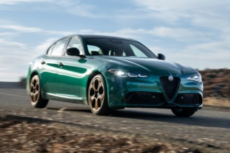 Viaje dinámico a la italiana: Alfa Romeo Giulia Intensa 2025