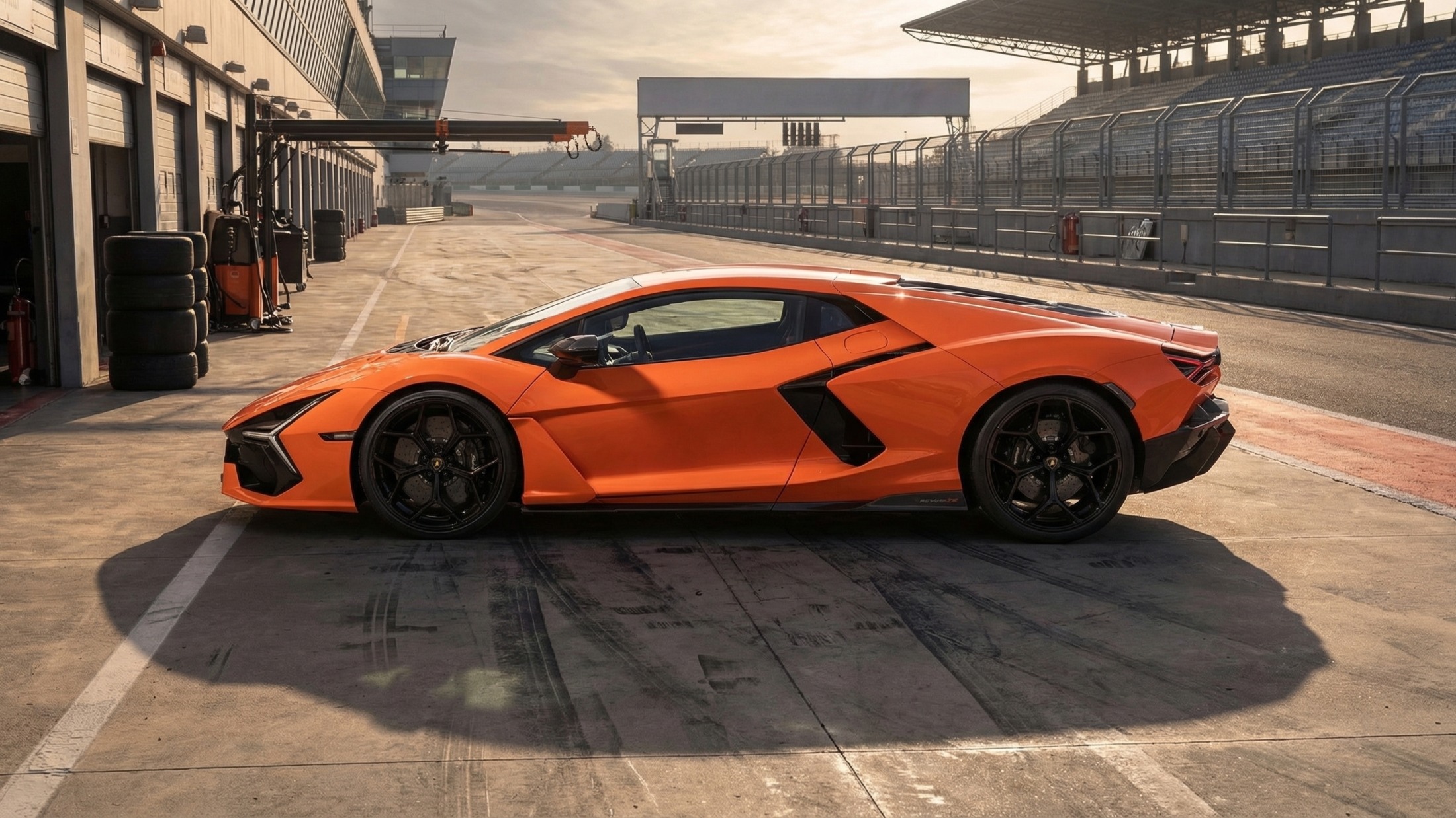 Lamborghini Revuelto, superdeportivo híbrido, motor V12